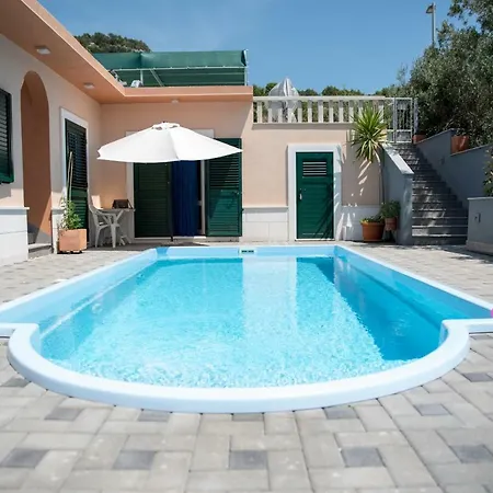 Summer House 